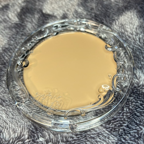 KVD Medium 027 Good Apple Lightweight Full-Coverage Cream Foundation Balm - Picture 4 of 7